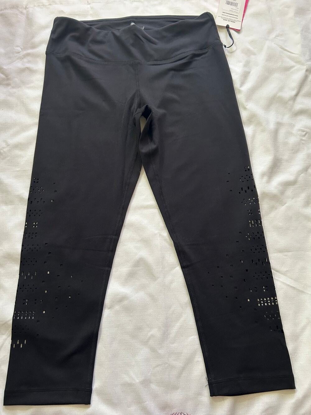 Yogalicious NWT Cropped Leggings Laser Cut Cutout Black Size Large